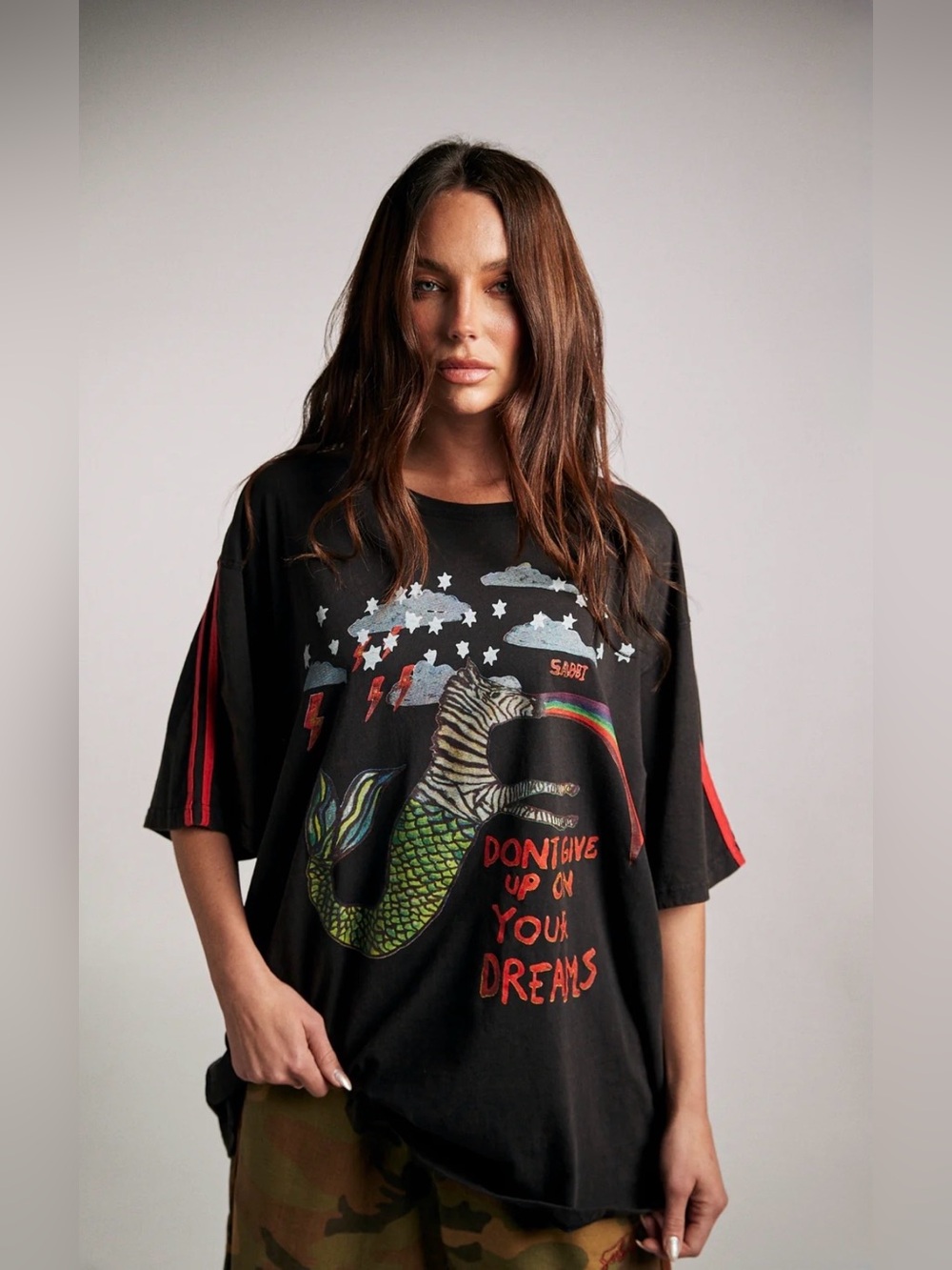 THE VERY OVERSIZED ZEBRA
DREAMS TEE - BLACK